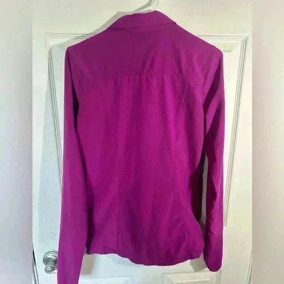Fabletics Ninety Six Windbreaker. Size 4, XS Fuchsia. Minor pilling. - Picture 6 of 11